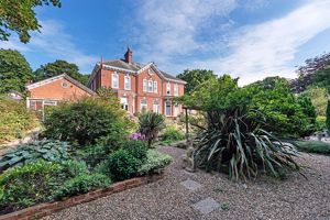 Photo 25- click for photo gallery